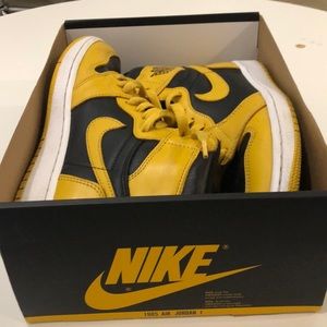 Authentic Nike Jordan one pollens, slightly used good condition still in box